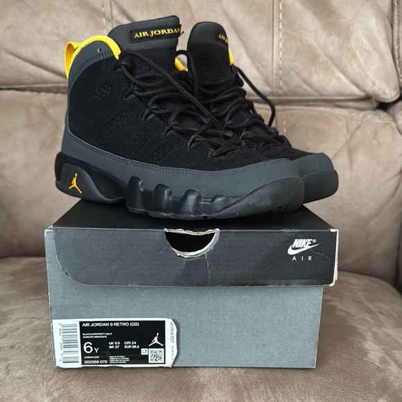 Nike Air Jordan Retro 9 Black and Yellow Sneakers Sneakers
